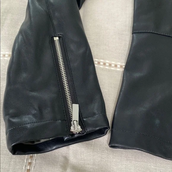 Woman’s Bagatelle Black Jacket with Zipper Details  M  winter - Picture 3 of 15